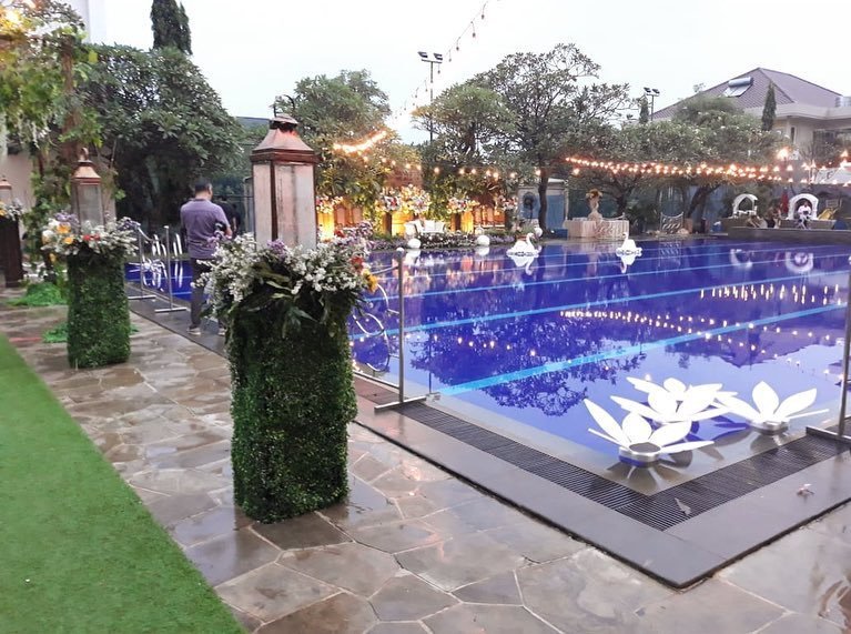 Admiralty Club House