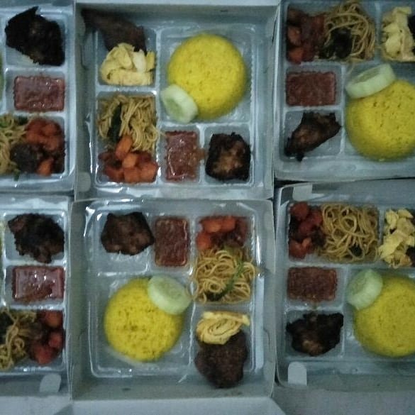 Nasi Kuning lengkap thumb